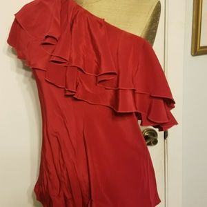 One shoulder ruffle detail